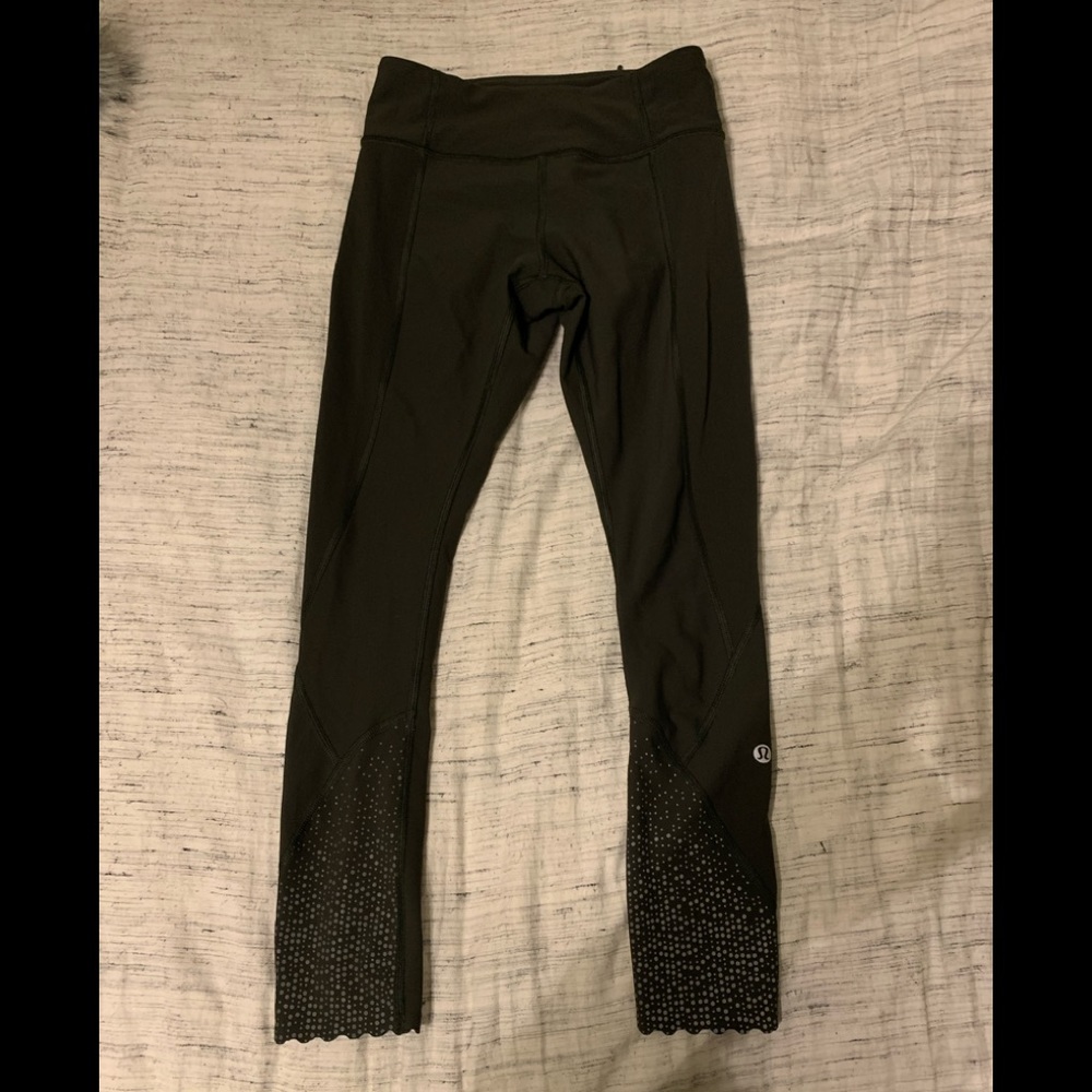 Lululemon Tight Stuff Leggings (Reflective) size4